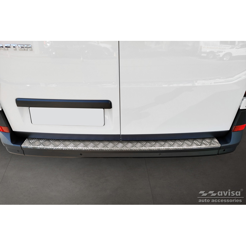 RVS Achterbumperprotector  Volkswagen Crafter & MAN TGE 2017- 'Riffled' ('XL'-version)