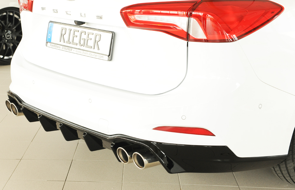 Diffuser Ford Focus Station Glans zwart voor trekhaak