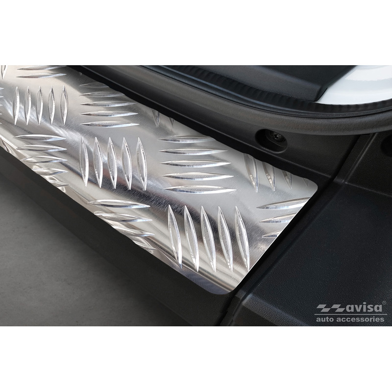 RVS Achterbumperprotector  Volkswagen Crafter & MAN TGE 2017- 'Riffled' ('XL'-version)