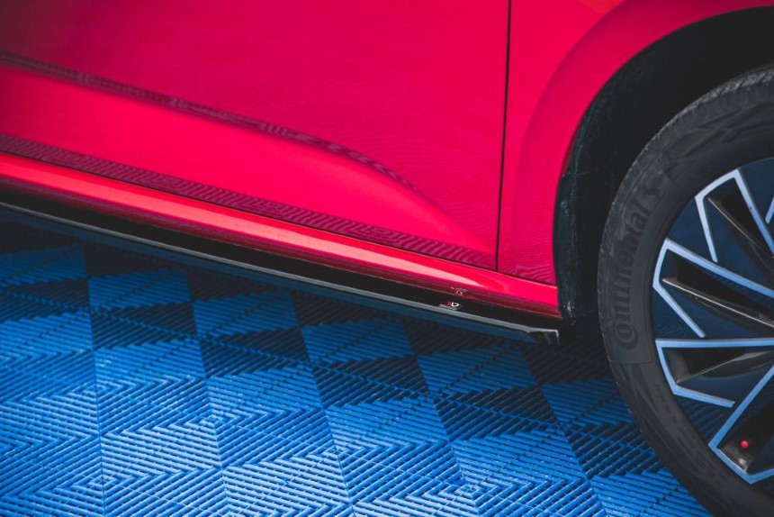 Zijkskirts Skoda Kamiq Maxton Design glans zwart