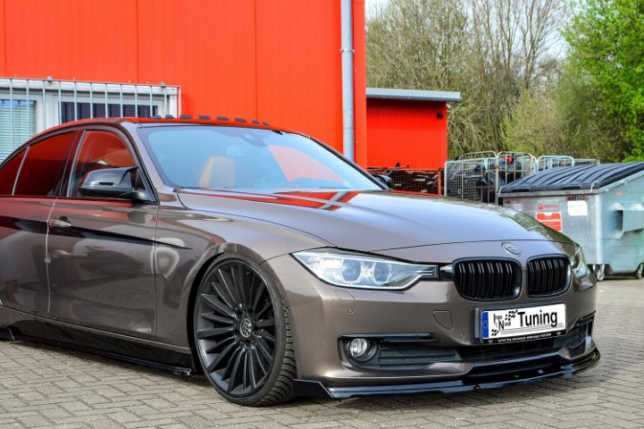 Frontspoiler met vleugel BMW 3-Serie F30 F31 zonder M-Pakket.