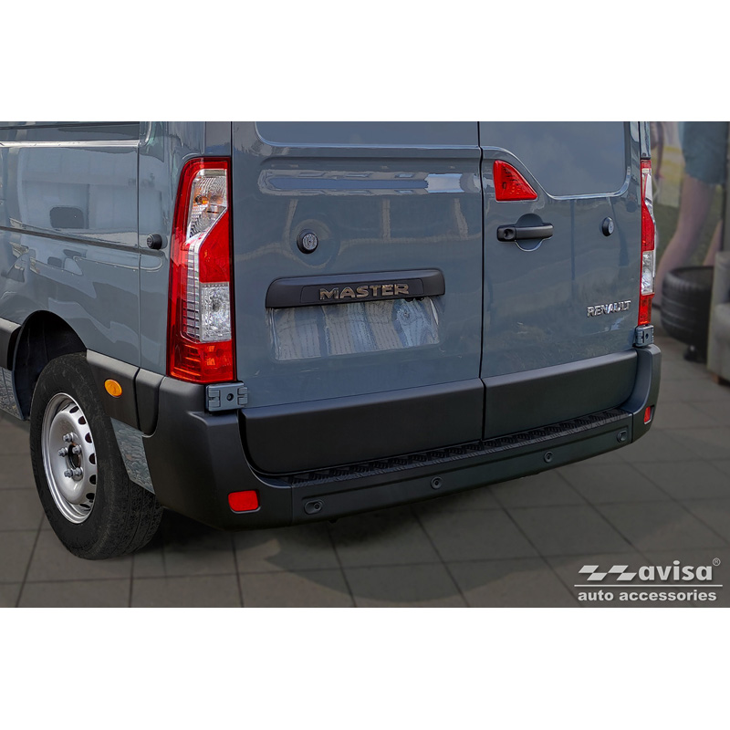 Matzwart Aluminium Achterbumperprotector  Opel Movano / Renault Master II / Nissan NV400 2010-2018 & 2018-2021 'Riffled Plate'