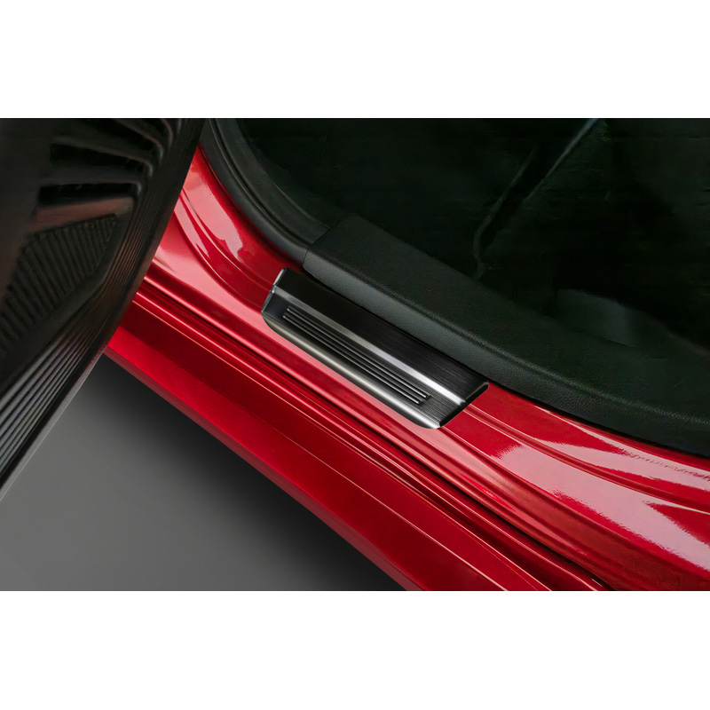 Avisa Zwart RVS Instaplijsten  Suzuki Swift VI 2024- - 'Lines' - 4-delig